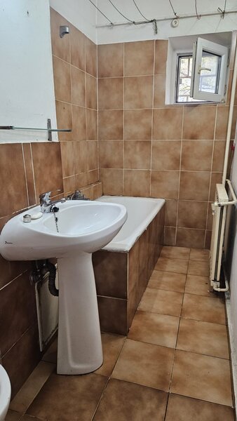 Lacul Tei, Facultatea De Constructii, proprietar